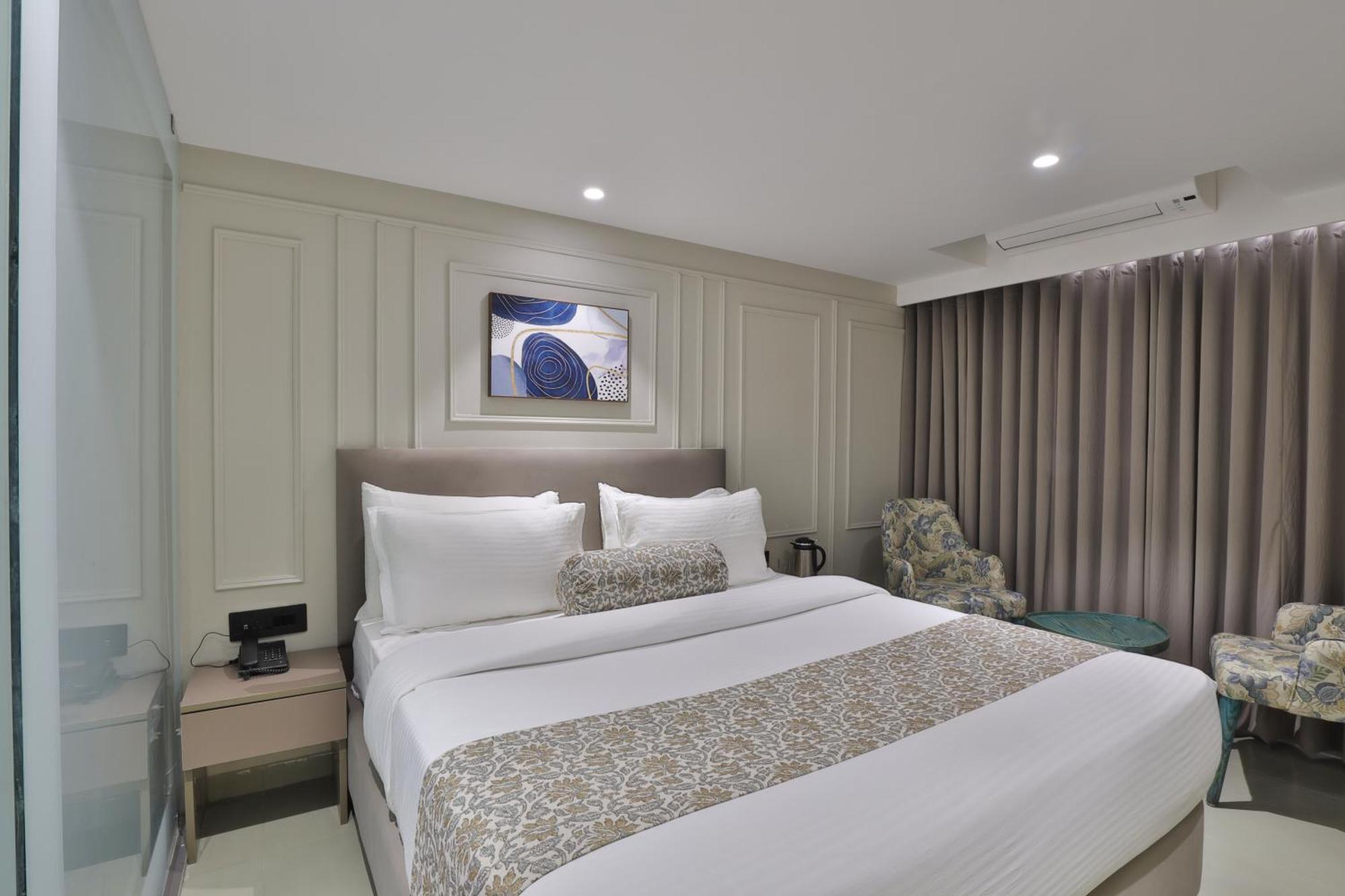 Hotel The Grand Suites Ahmedabad Eksteriør bilde