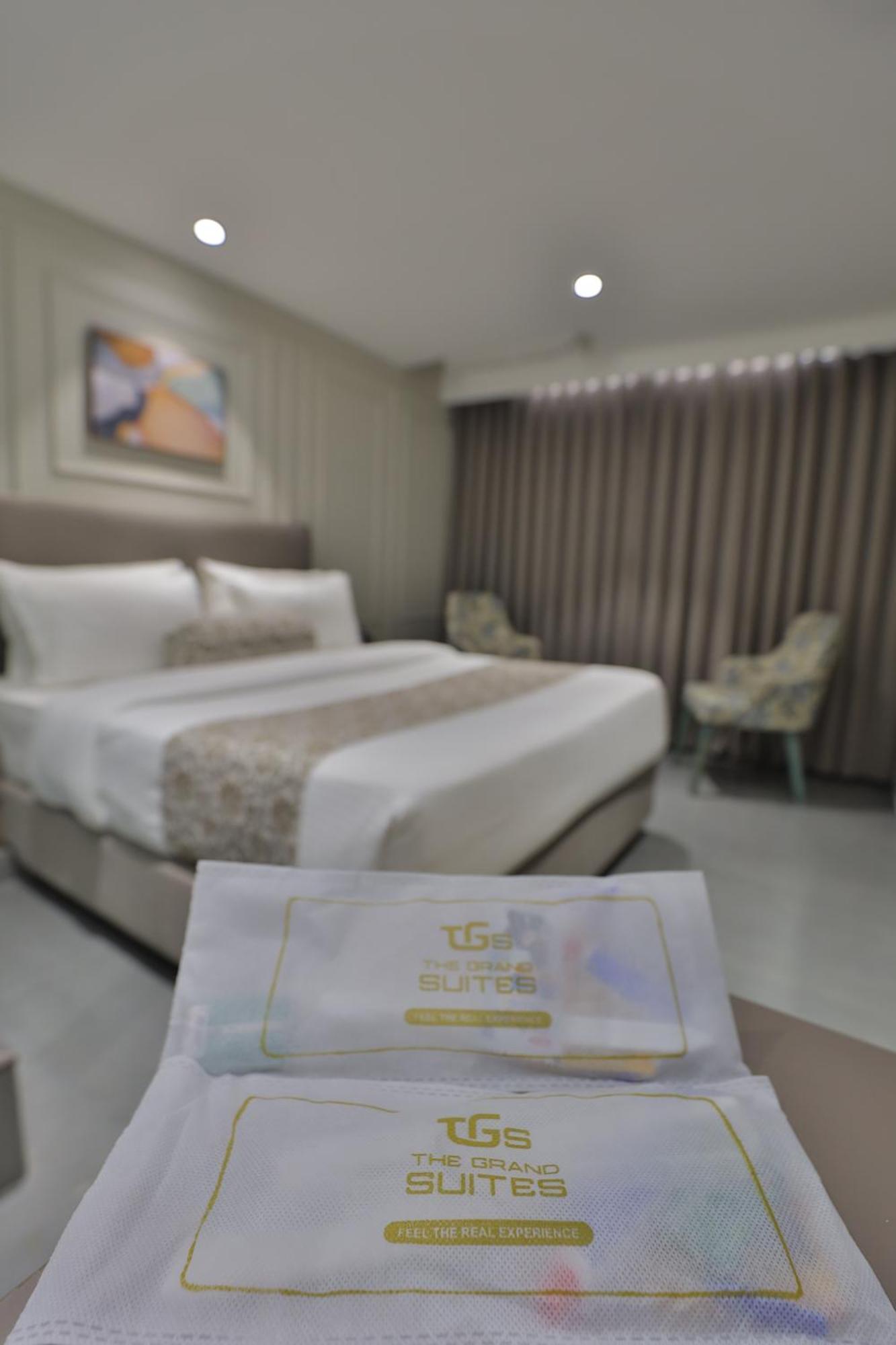 Hotel The Grand Suites Ahmedabad Eksteriør bilde