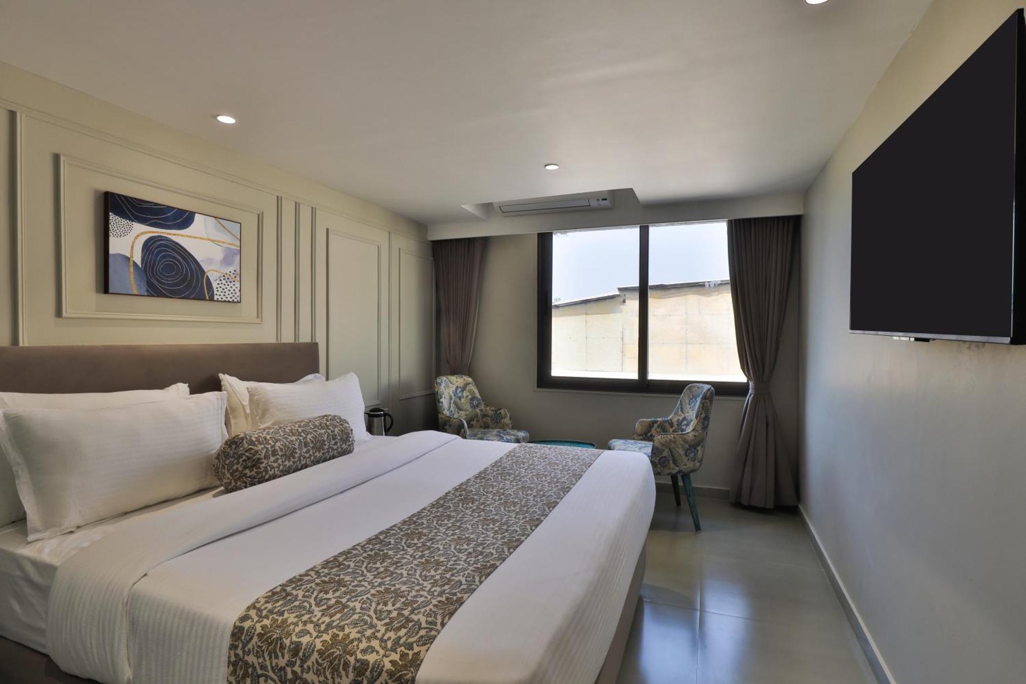 Hotel The Grand Suites Ahmedabad Eksteriør bilde