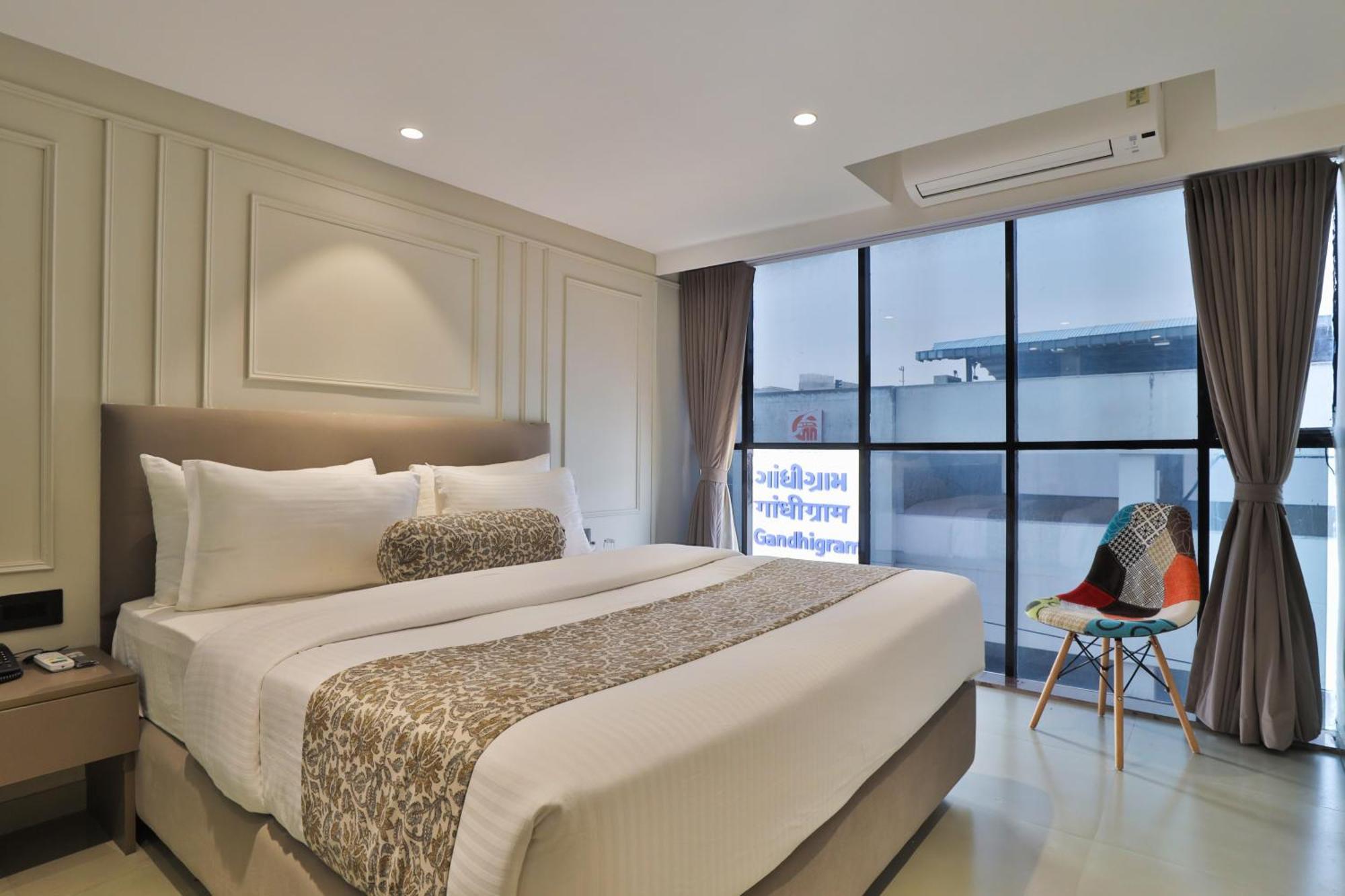 Hotel The Grand Suites Ahmedabad Eksteriør bilde