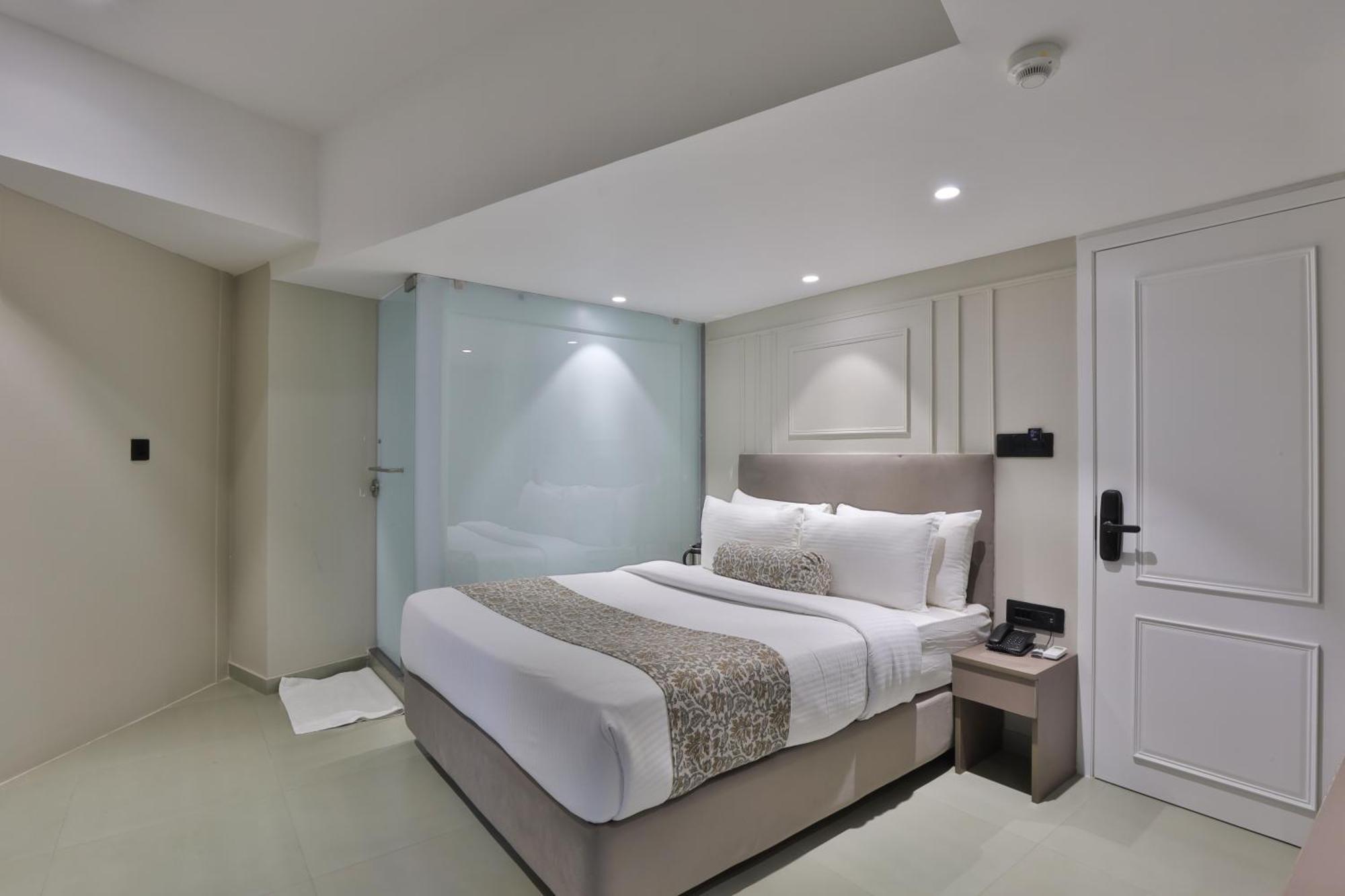 Hotel The Grand Suites Ahmedabad Eksteriør bilde