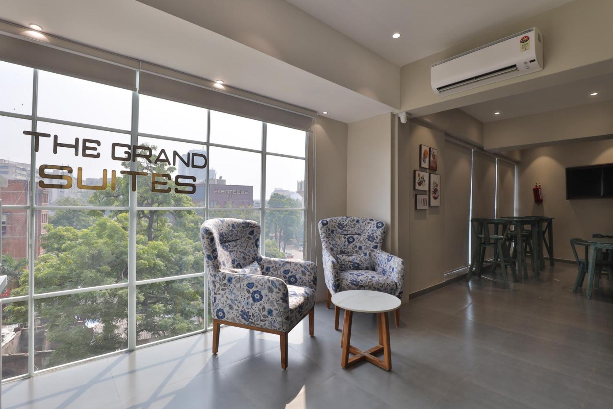 Hotel The Grand Suites Ahmedabad Eksteriør bilde